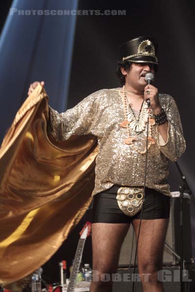 KING KHAN AND THE SHRINES - 2011-04-24 - PARIS - La Machine (du Moulin Rouge) - 